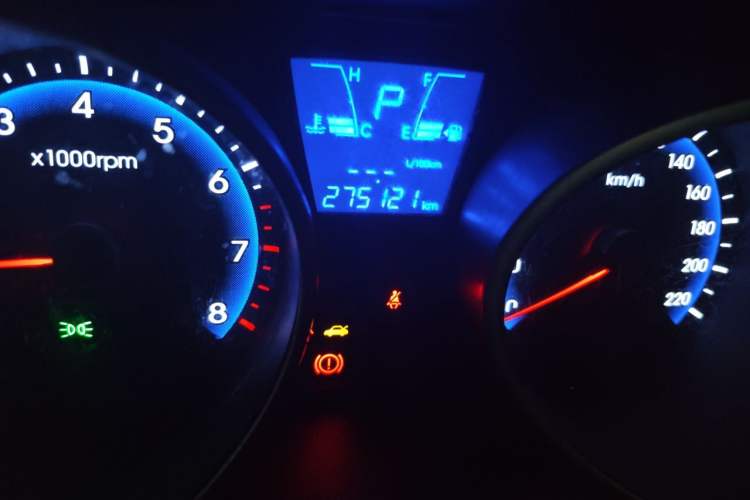 Used Hyundai ix35 2013 2.0L Automatic Two-Wheel Drive Smart GLS China IV Standard Odometer Close Up