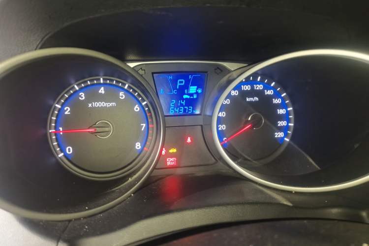 Used Hyundai ix35 2013 2.0L Automatic Two-Wheel Drive Smart GLS China IV Standard Odometer Close Up