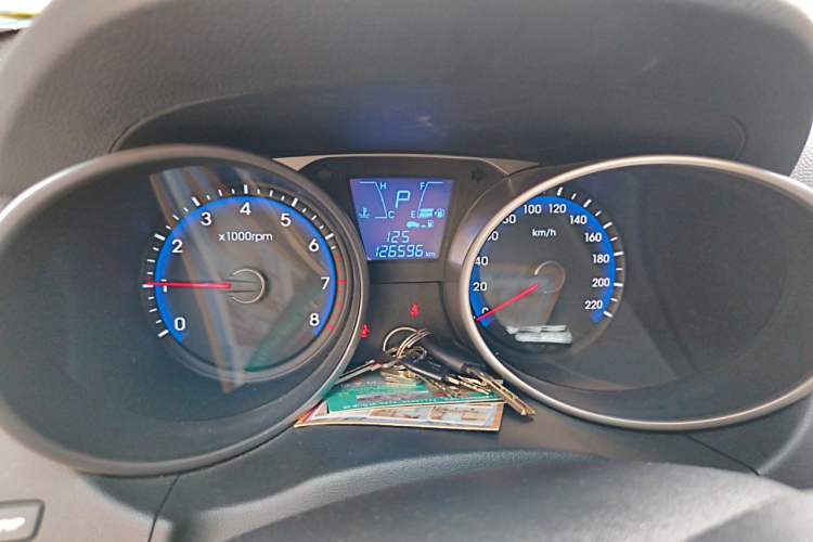 Used Hyundai ix35 2013 2.0L Automatic Two-Wheel Drive Smart GLS China IV Standard Odometer Close Up