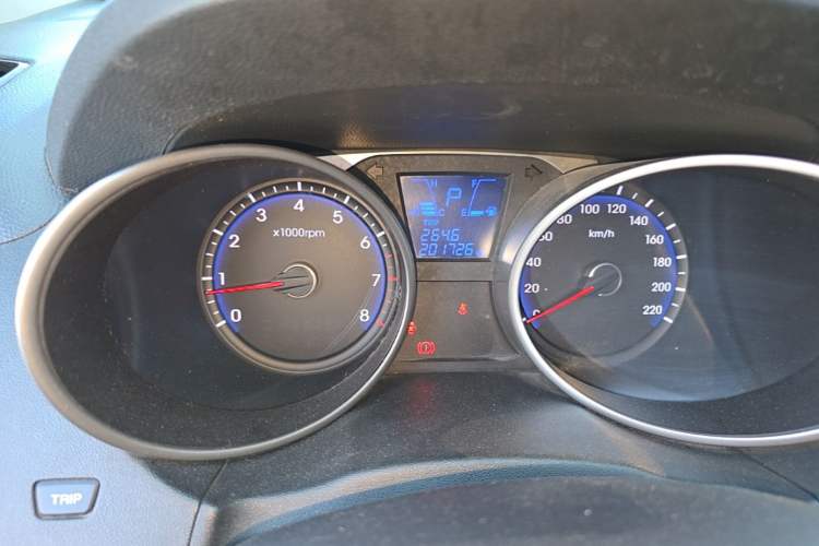 Used Hyundai ix35 2013 2.0L Automatic Two-Wheel Drive Smart GLS China IV Standard Odometer Close Up