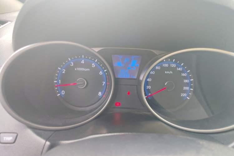 Used Hyundai ix35 2013 2.0L Automatic Two-Wheel Drive Smart GLS China IV Standard Odometer Close Up