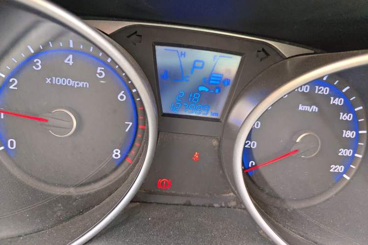 Used Hyundai ix35 2013 2.0L Automatic Two-Wheel Drive Smart GLS China IV Standard Odometer Close Up