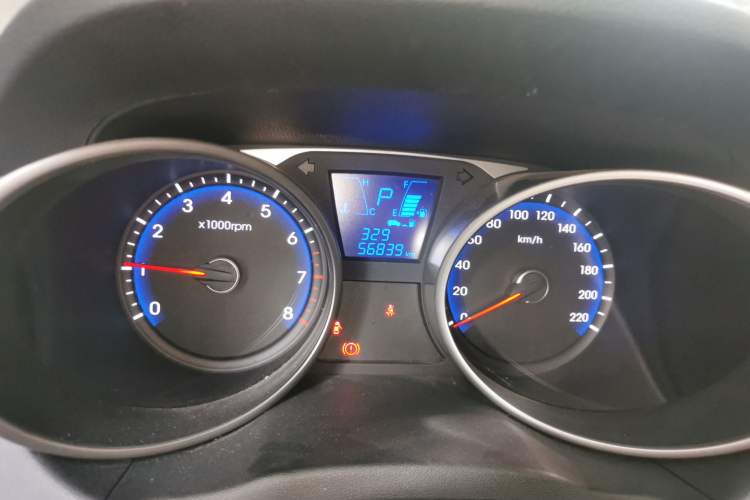 Used Hyundai ix35 2013 2.0L Automatic Two-Wheel Drive Smart GLS China IV Standard Odometer Close Up