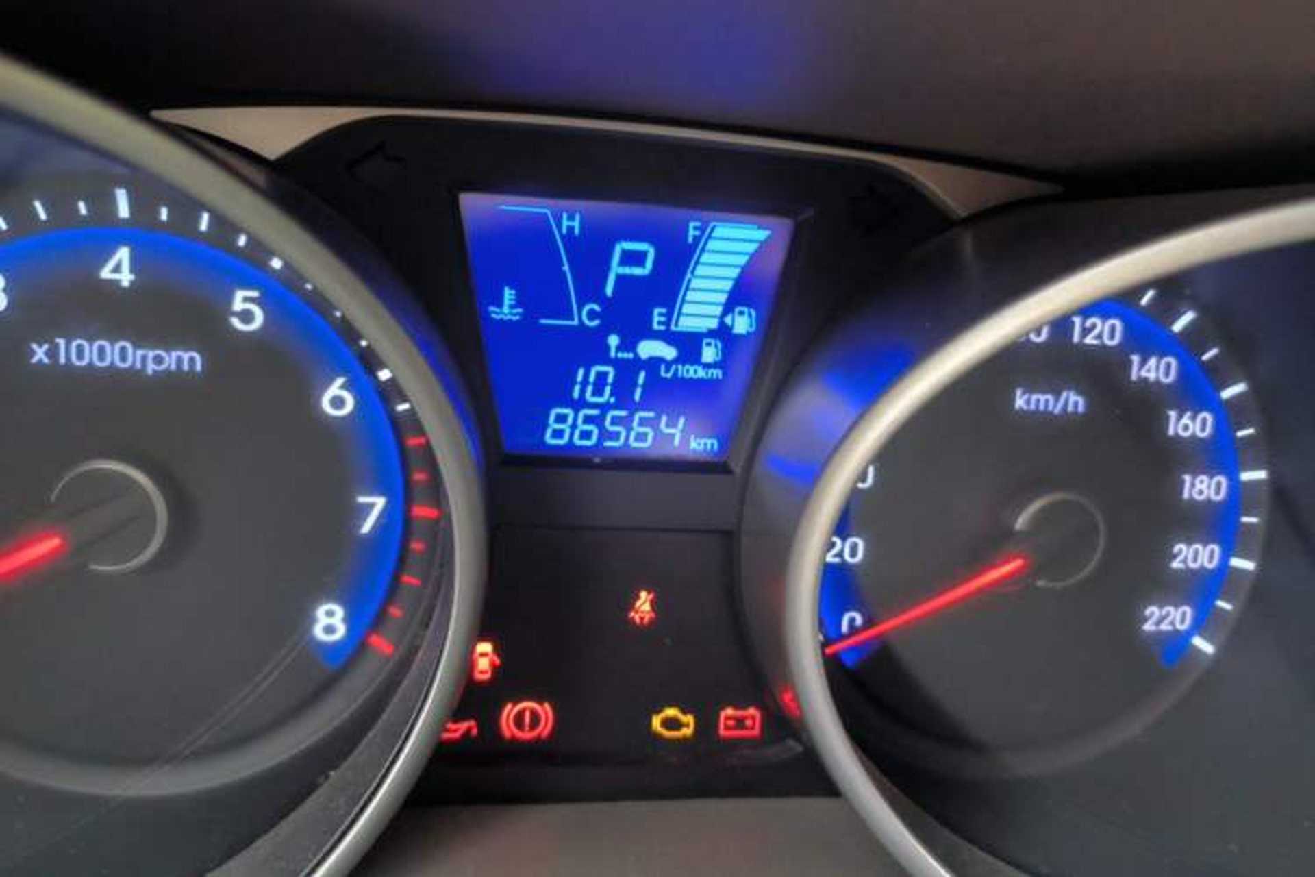 Used Hyundai ix35 2013 2.0L Automatic Two-Wheel Drive Smart GLS China IV Standard Odometer Close Up