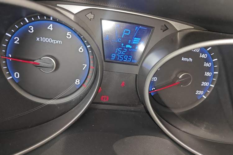 Used Hyundai ix35 2013 2.0L Automatic 4x4 Intelligent GLS China IV Standard Odometer Close Up