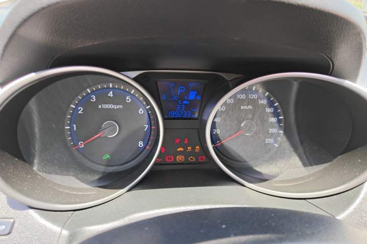 Used Hyundai ix35 2013 2.0L Automatic Two-Wheel Drive Smart GLS China IV Standard Odometer Close Up