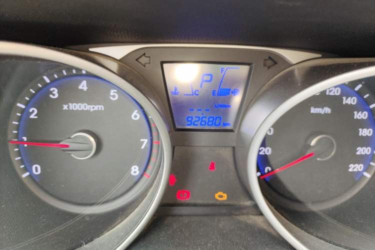 Used Hyundai ix35 2013 2.0L Automatic Two-Wheel Drive Smart GLS China IV Standard Odometer Close Up