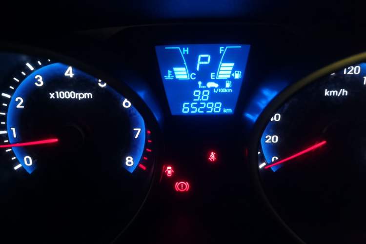 Used Hyundai ix35 2013 2.0L Automatic Two-Wheel Drive Smart GLS China IV Standard Odometer Close Up