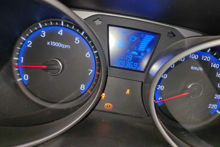 Used Hyundai ix35 2013 2.0L Automatic Two-Wheel Drive Smart GLS China IV Standard Odometer Close Up
