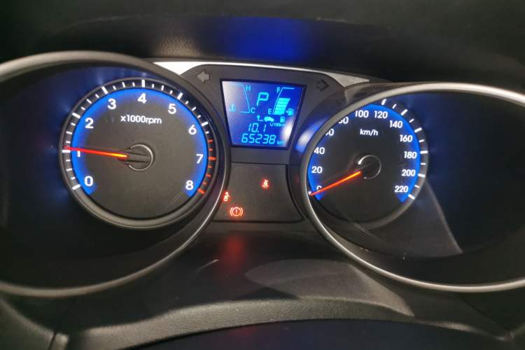 Used Hyundai ix35 2013 2.0L Automatic Two-Wheel Drive Smart GLS China IV Standard Odometer Close Up