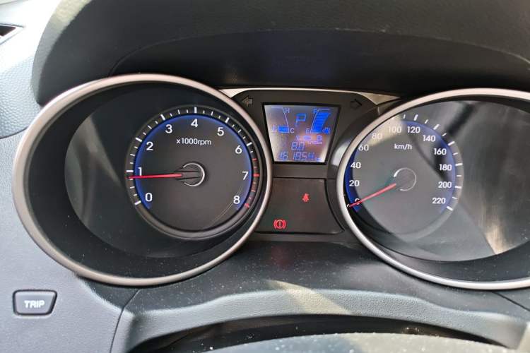 Used Hyundai ix35 2013 2.0L Automatic Two-Wheel Drive Smart GLS China IV Standard Odometer Close Up