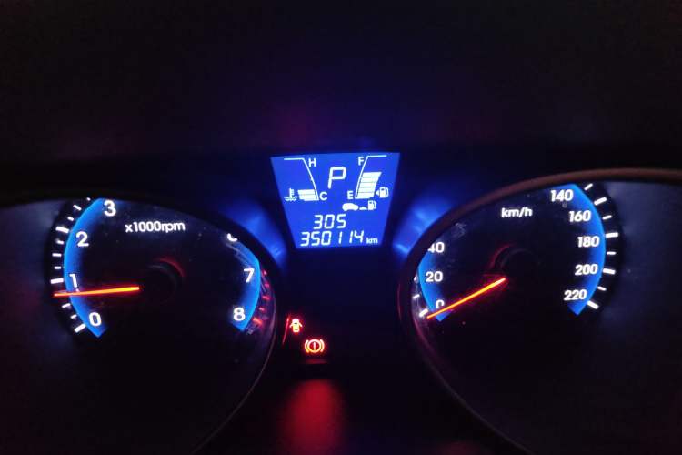 Used Hyundai ix35 2013 2.0L Automatic Two-Wheel Drive Smart GLS China IV Standard Odometer Close Up