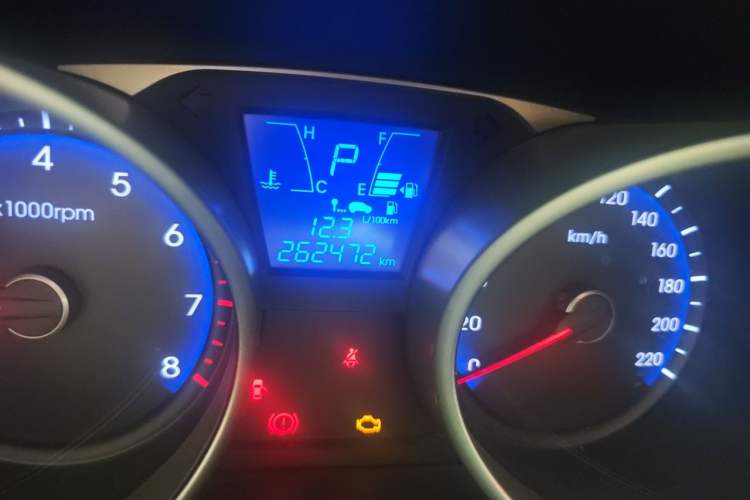 Used Hyundai ix35 2013 2.0L Automatic Two-Wheel Drive Smart GLS China IV Standard Odometer Close Up