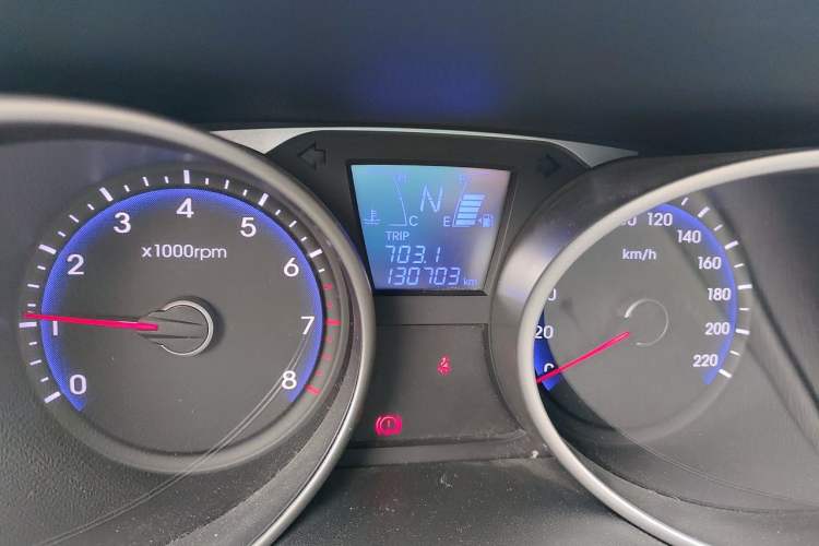 Used Hyundai ix35 2013 2.0L Automatic Two-Wheel Drive Smart GLS China IV Standard Odometer Close Up