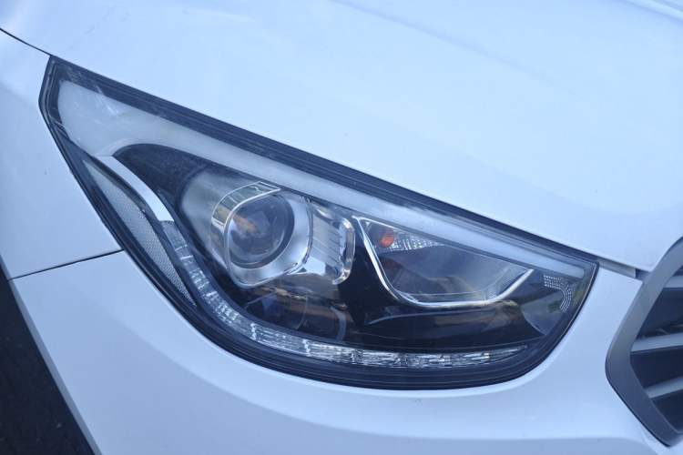 Used Hyundai ix35 2013 2.0L Automatic 2WD Comfort GL China IV Standard Right Front Headlight