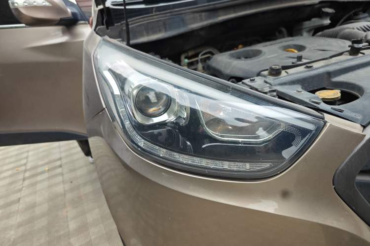 Used Hyundai ix35 2013 2.0L Automatic Two-Wheel Drive Smart GLS China IV Standard Right Front Headlight