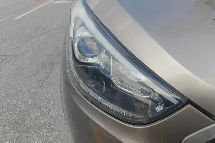 Used Hyundai ix35 2013 2.0L Automatic Two-Wheel Drive Smart GLS China IV Standard Right Front Headlight
