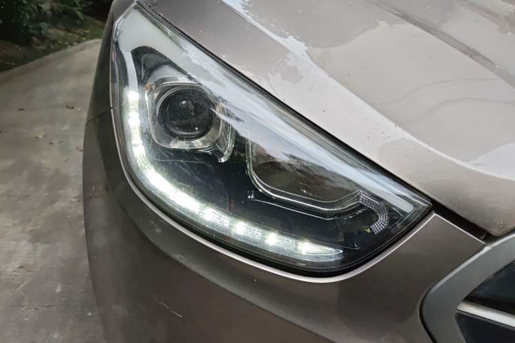 Used Hyundai ix35 2013 2.0L Automatic Two-Wheel Drive Smart GLS China IV Standard Right Front Headlight