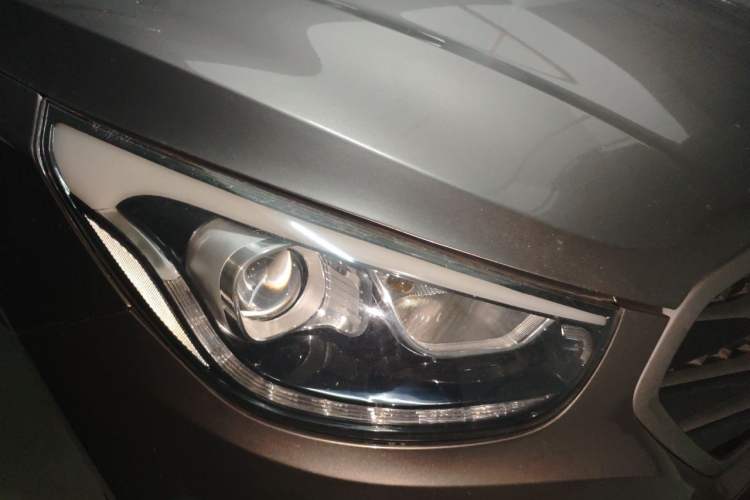 Used Hyundai ix35 2013 2.0L Automatic Two-Wheel Drive Smart GLS China IV Standard Right Front Headlight