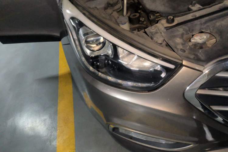 Used Hyundai ix35 2013 2.0L Automatic Two-Wheel Drive Smart GLS China IV Standard Right Front Headlight