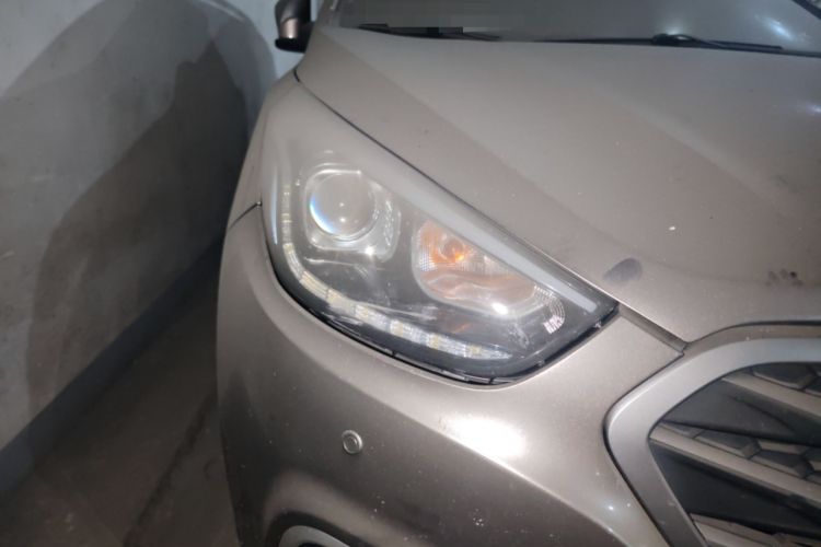 Used Hyundai ix35 2013 2.0L Automatic Two-Wheel Drive Smart GLS China IV Standard Right Front Headlight