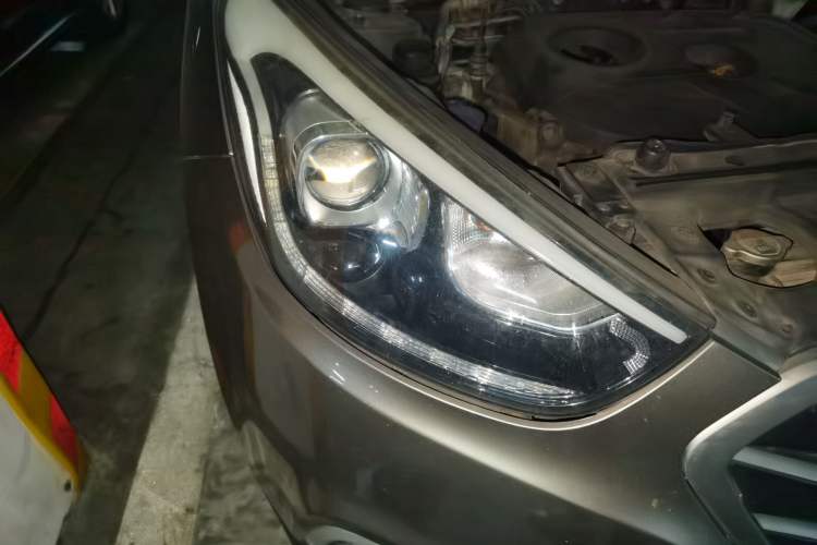 Used Hyundai ix35 2013 2.0L Automatic 4x4 Intelligent GLS China IV Standard Right Front Headlight