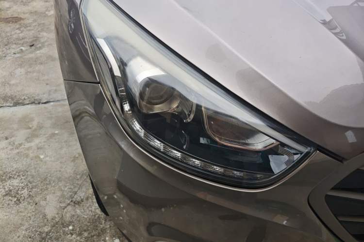 Used Hyundai ix35 2013 2.0L Automatic 2WD Comfort GL China IV Standard Right Front Headlight