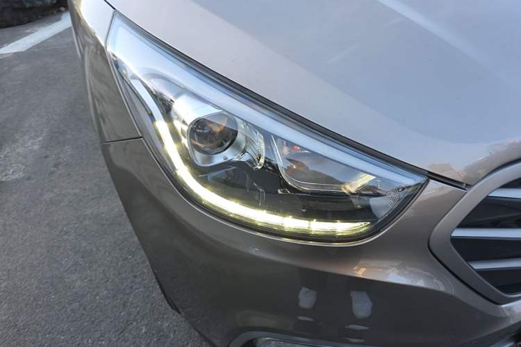 Used Hyundai ix35 2013 2.0L Automatic Two-Wheel Drive Smart GLS China IV Standard Right Front Headlight