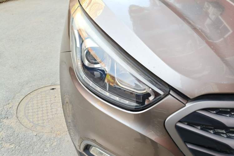 Used Hyundai ix35 2013 2.0L Automatic 2WD Comfort GL China IV Standard Right Front Headlight