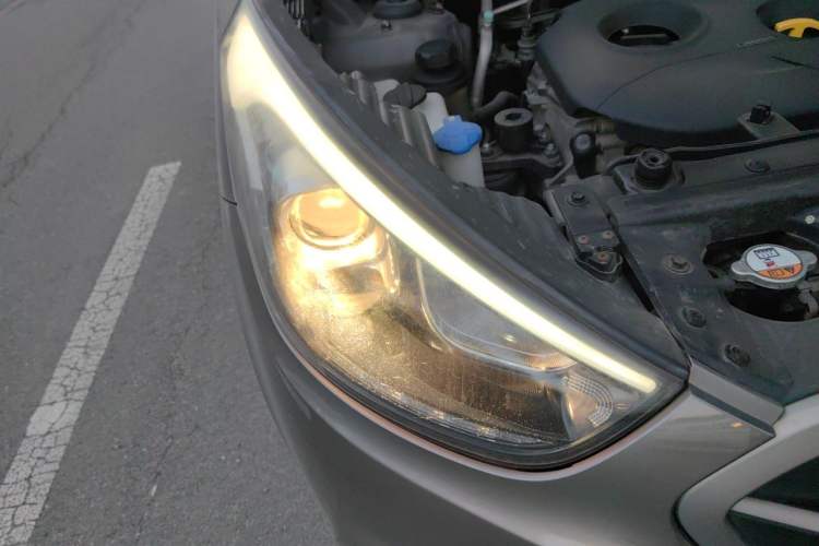 Used Hyundai ix35 2013 2.0L Automatic Two-Wheel Drive Smart GLS China IV Standard Right Front Headlight