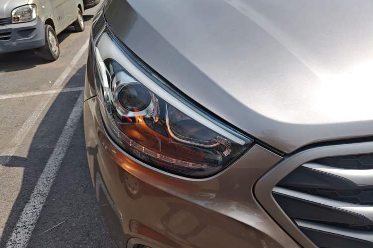 Used Hyundai ix35 2013 2.0L Automatic Two-Wheel Drive Smart GLS China IV Standard Right Front Headlight