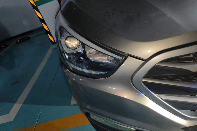 Used Hyundai ix35 2013 2.0L Automatic Two-Wheel Drive Smart GLS China IV Standard Right Front Headlight