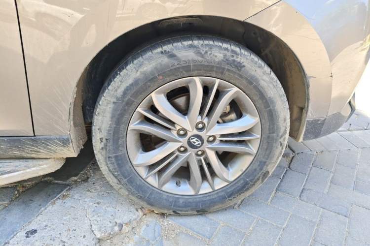 Used Hyundai ix35 2013 2.0L Automatic Two-Wheel Drive Smart GLS China IV Standard Right Front Wheel Hub