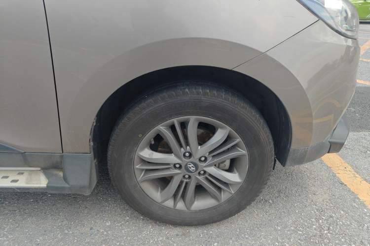 Used Hyundai ix35 2013 2.0L Automatic Two-Wheel Drive Smart GLS China IV Standard Right Front Wheel Hub