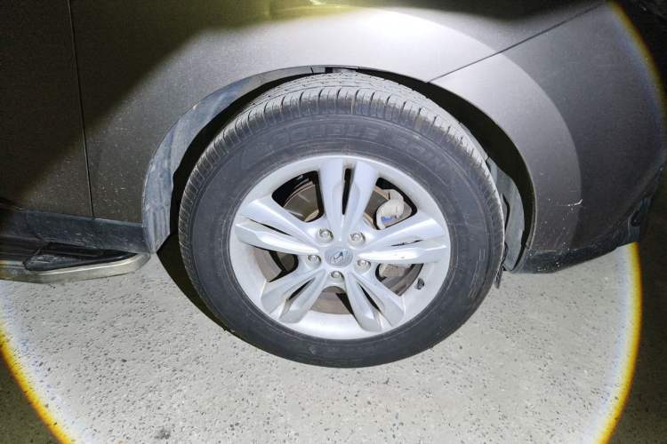 Used Hyundai ix35 2013 2.0L Automatic Two-Wheel Drive Smart GLS China IV Standard Right Front Wheel Hub
