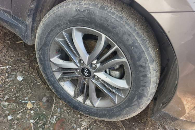 Used Hyundai ix35 2013 2.0L Automatic Two-Wheel Drive Smart GLS China IV Standard Right Front Wheel Hub