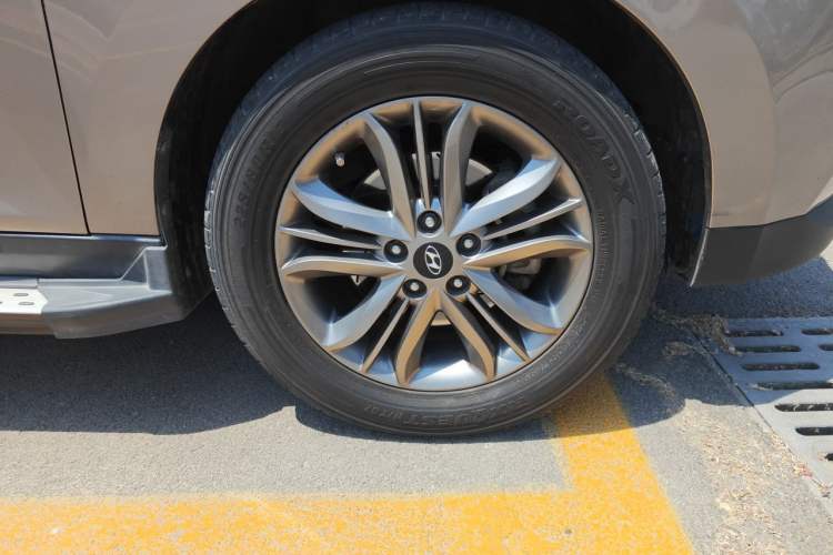 Used Hyundai ix35 2013 2.0L Automatic Two-Wheel Drive Smart GLS China IV Standard Right Front Wheel Hub