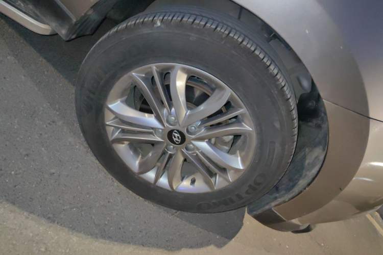 Used Hyundai ix35 2013 2.0L Automatic Two-Wheel Drive Smart GLS China IV Standard Right Front Wheel Hub