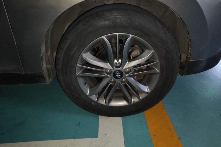 Used Hyundai ix35 2013 2.0L Automatic Two-Wheel Drive Smart GLS China IV Standard Right Front Wheel Hub