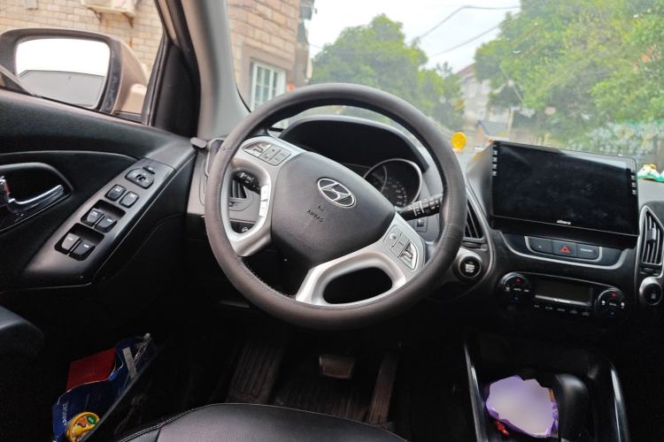 Used Hyundai ix35 2013 2.0L Automatic Two-Wheel Drive Smart GLS China IV Standard Steering Wheel