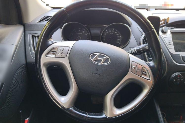 Used Hyundai ix35 2013 2.0L Automatic Two-Wheel Drive Smart GLS China V Standard Steering Wheel