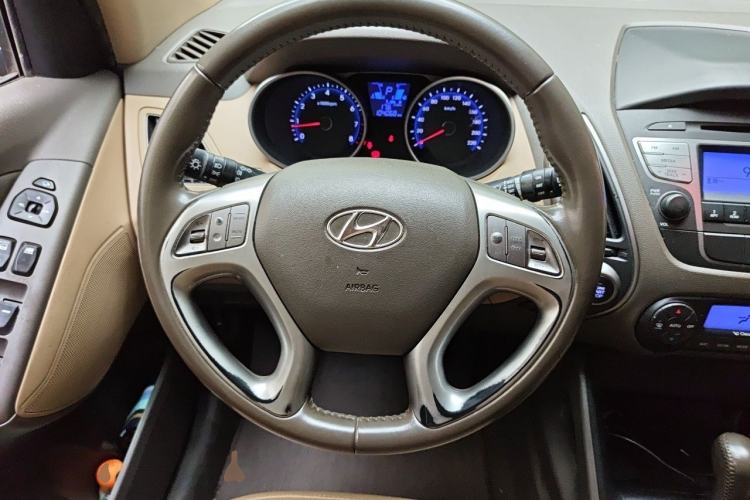 Used Hyundai ix35 2013 2.0L Automatic Two-Wheel Drive Smart GLS China IV Standard Steering Wheel