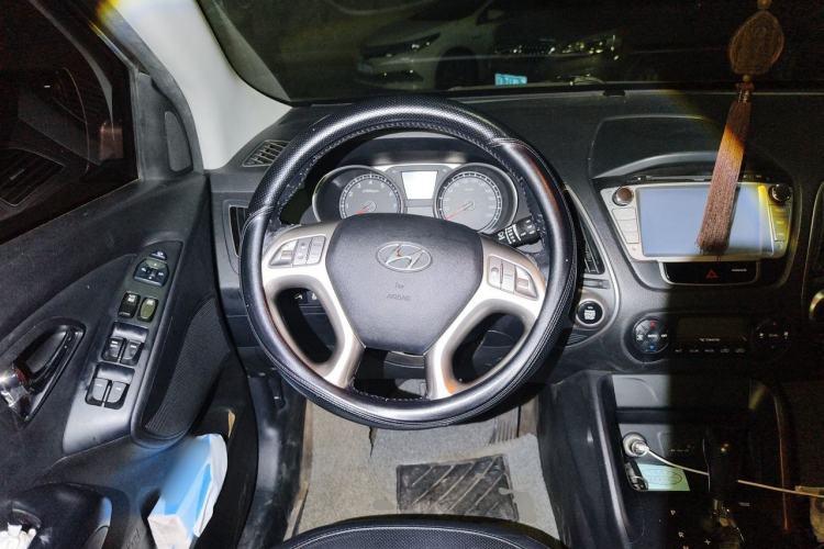 Used Hyundai ix35 2013 2.0L Automatic Two-Wheel Drive Smart GLS China IV Standard Steering Wheel