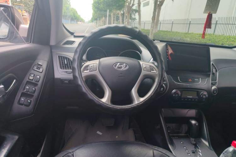 Used Hyundai ix35 2013 2.0L Automatic Two-Wheel Drive Smart GLS China IV Standard Steering Wheel