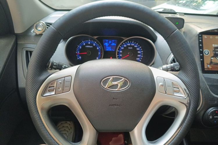 Used Hyundai ix35 2013 2.0L Automatic Two-Wheel Drive Smart GLS China IV Standard Steering Wheel