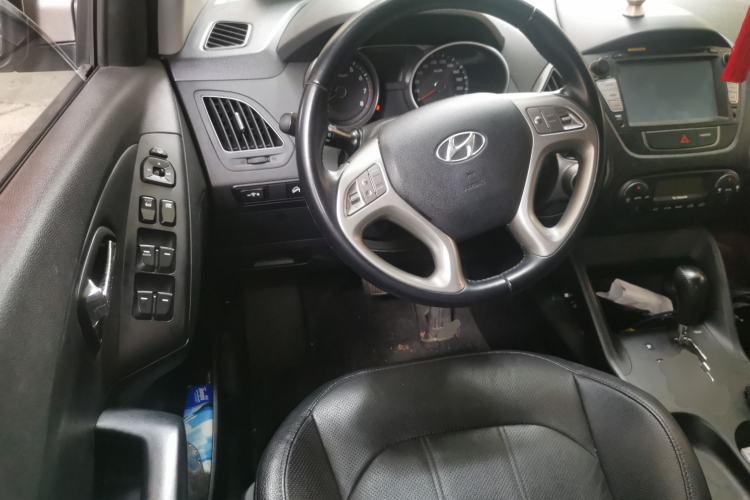 Used Hyundai ix35 2013 2.0L Automatic Two-Wheel Drive Smart GLS China IV Standard Steering Wheel