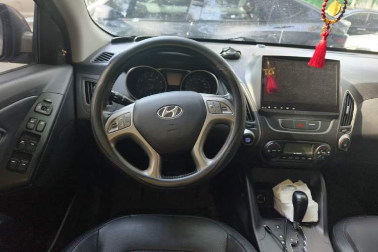 Used Hyundai ix35 2013 2.0L Automatic Two-Wheel Drive Smart GLS China IV Standard Steering Wheel
