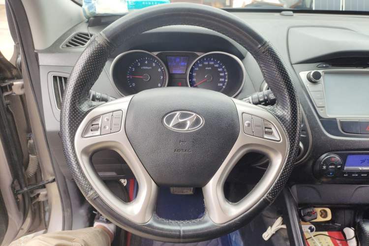 Used Hyundai ix35 2013 2.0L Automatic Two-Wheel Drive Smart GLS China IV Standard Steering Wheel