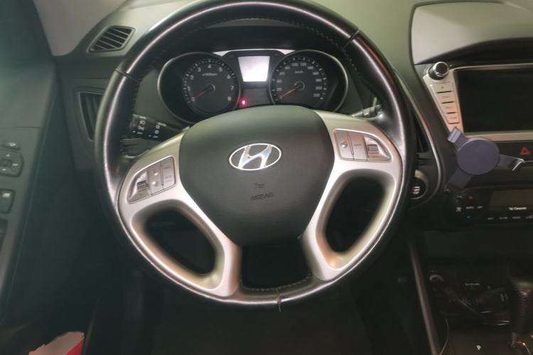 Used Hyundai ix35 2013 2.0L Automatic Two-Wheel Drive Smart GLS China IV Standard Steering Wheel