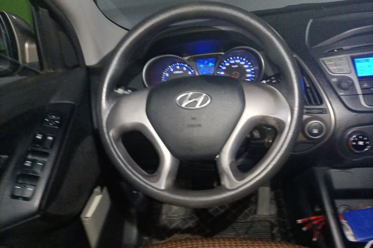 Used Hyundai ix35 2013 2.0L Automatic 2WD Comfort GL China IV Standard Steering Wheel